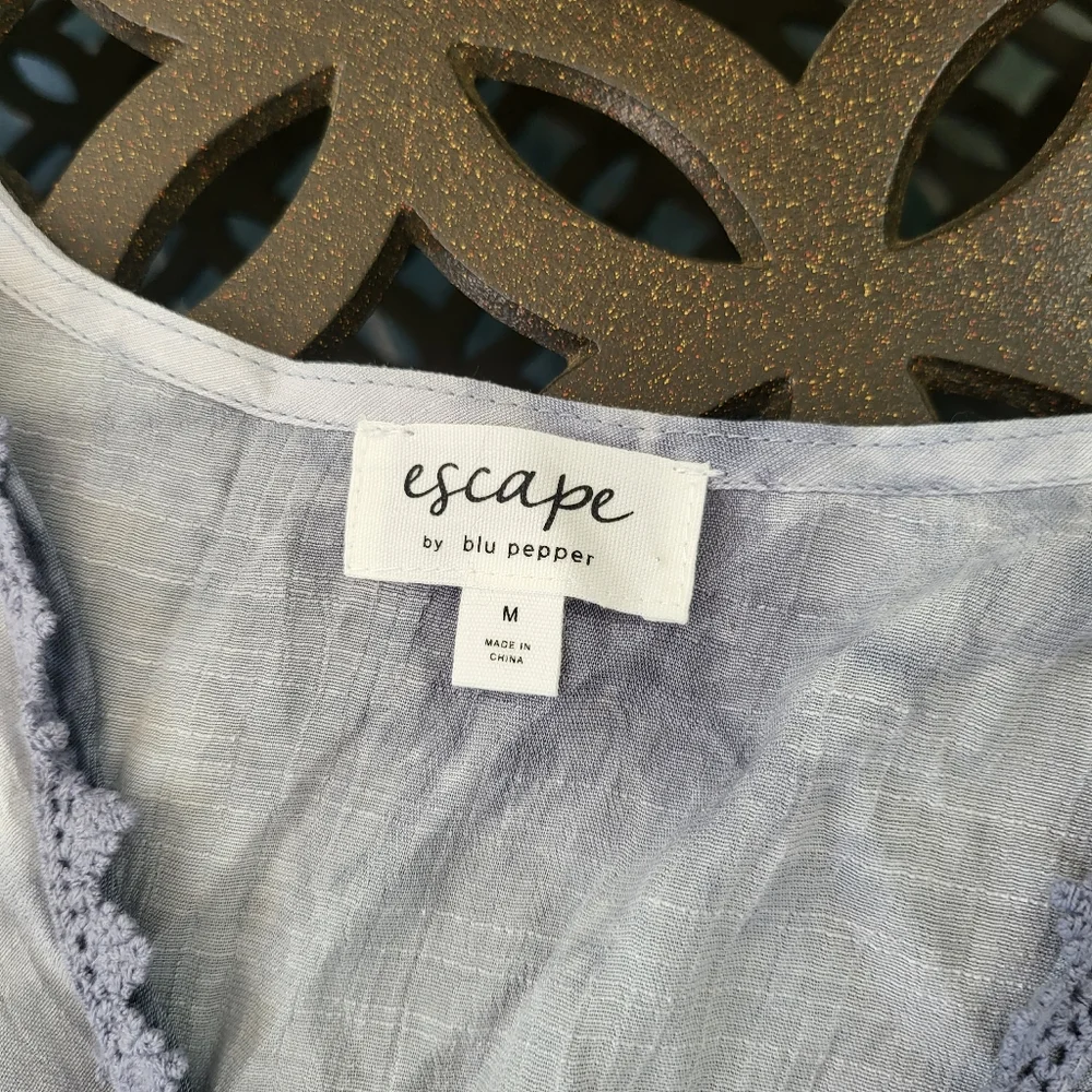 Linen long sleeve blue tie die cross front top - Picture 3 of 3